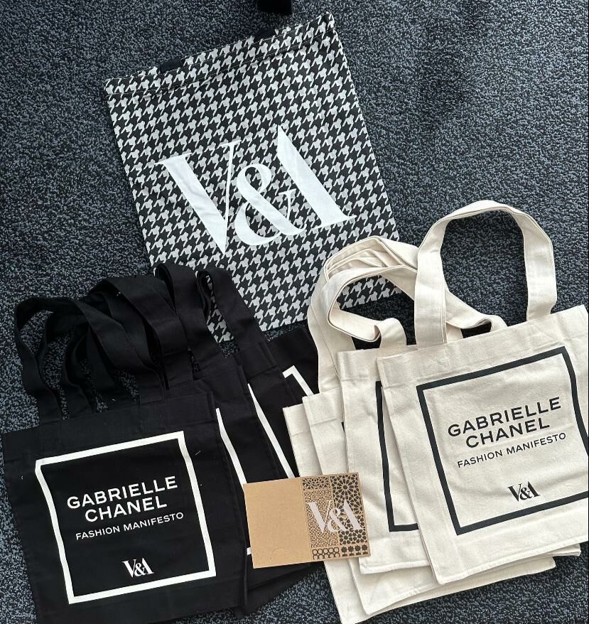 2023英國Victoria 博物館VA x Chanel 限定tote bag - HLY & CHOCCICO