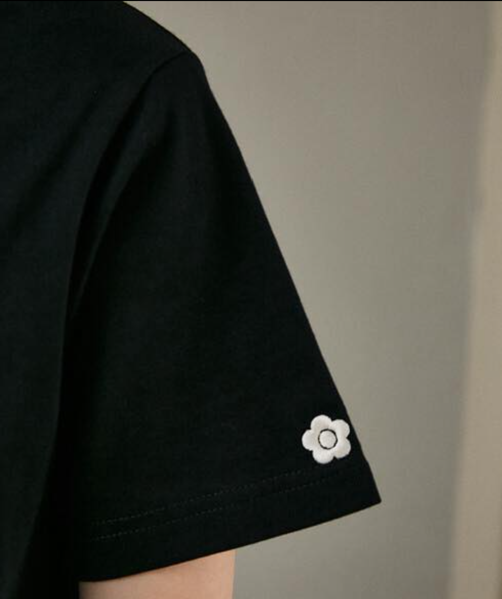 日本直送 (限量版) MARY QUANT × PULUX Hem Tiered Switching Logo Tee