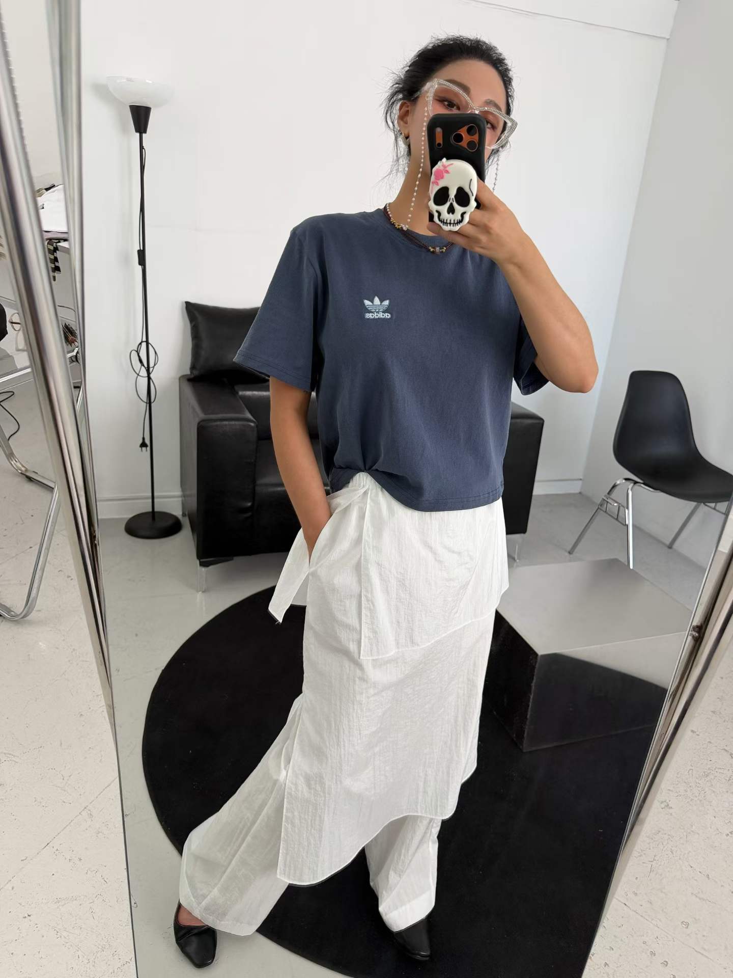 韓國直送Retro Trefoil Embroidery Tee