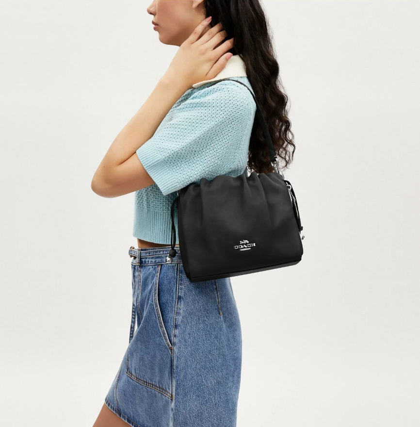 日本直送Coach Faye Drawstring Bag