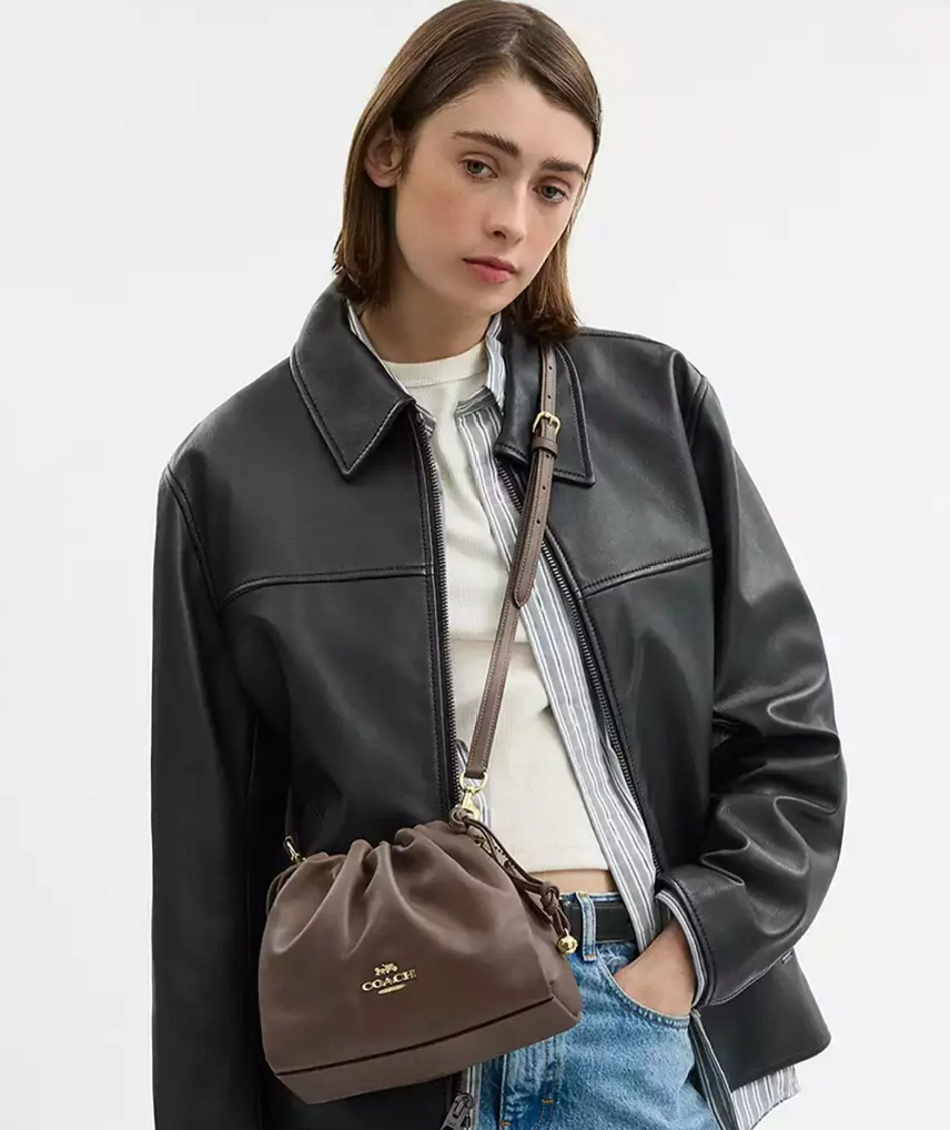 日本直送Coach Faye Drawstring Bag