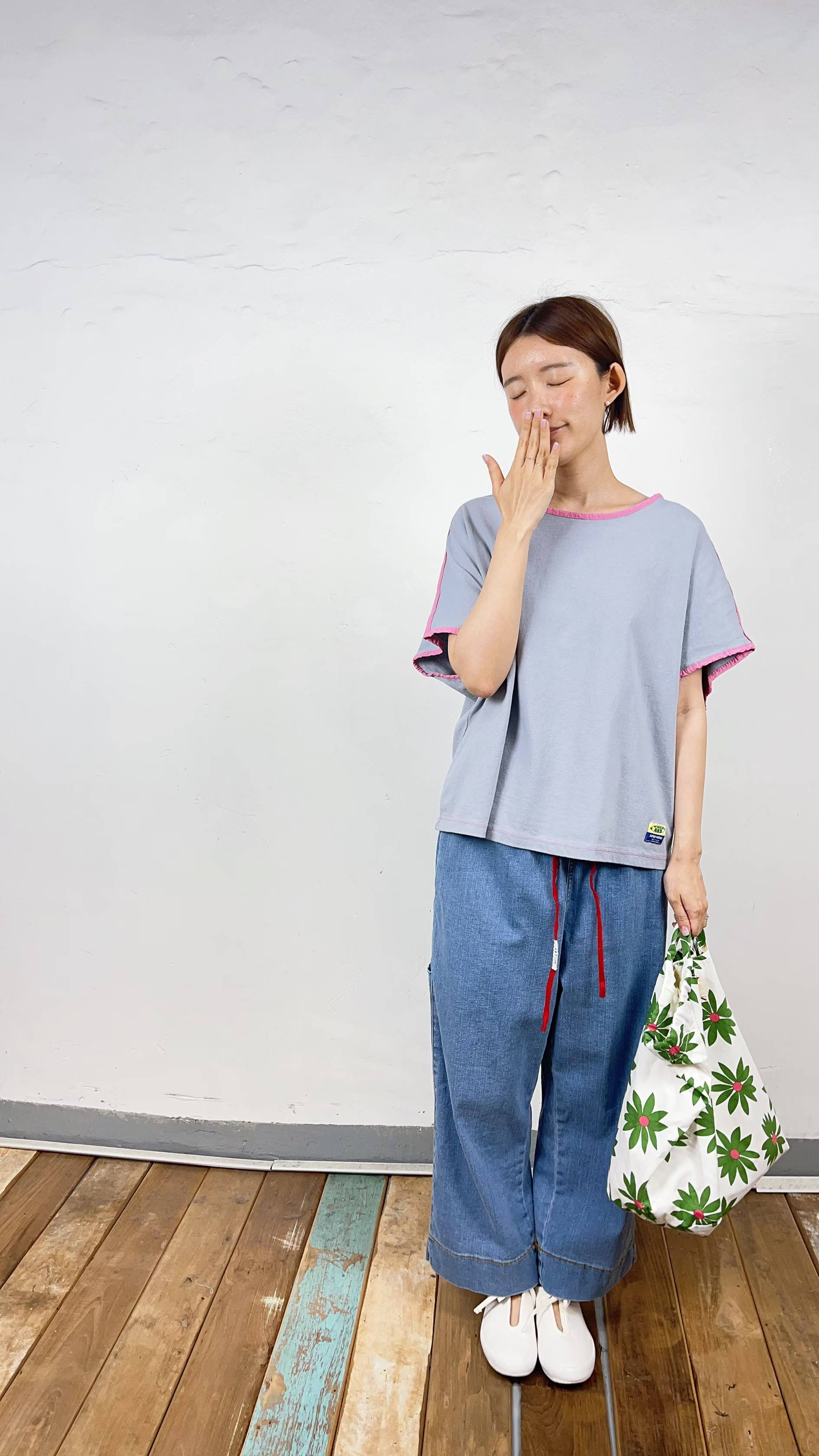 Korean Direct Delivery Contrast Piping Boxy Tee