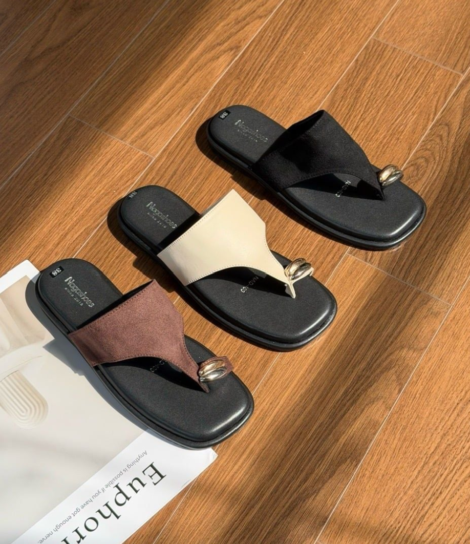 Thong Sandals With Accessories