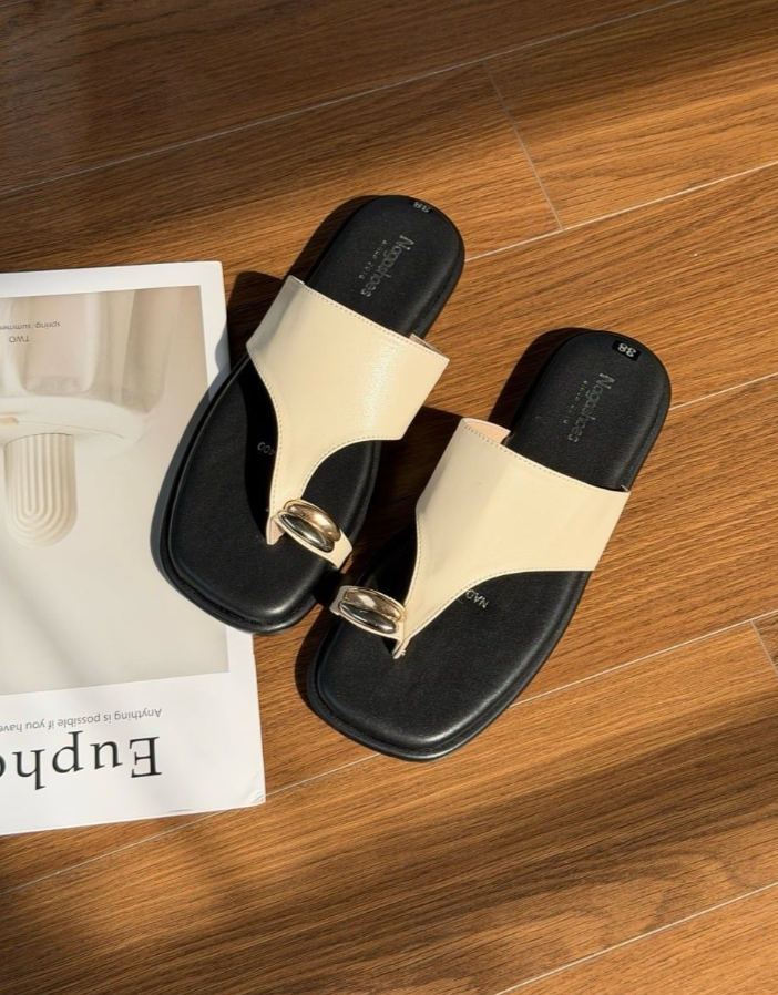 Thong Sandals With Accessories