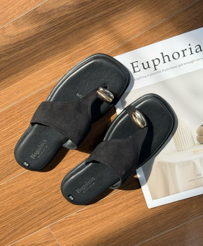 Thong Sandals With Accessories