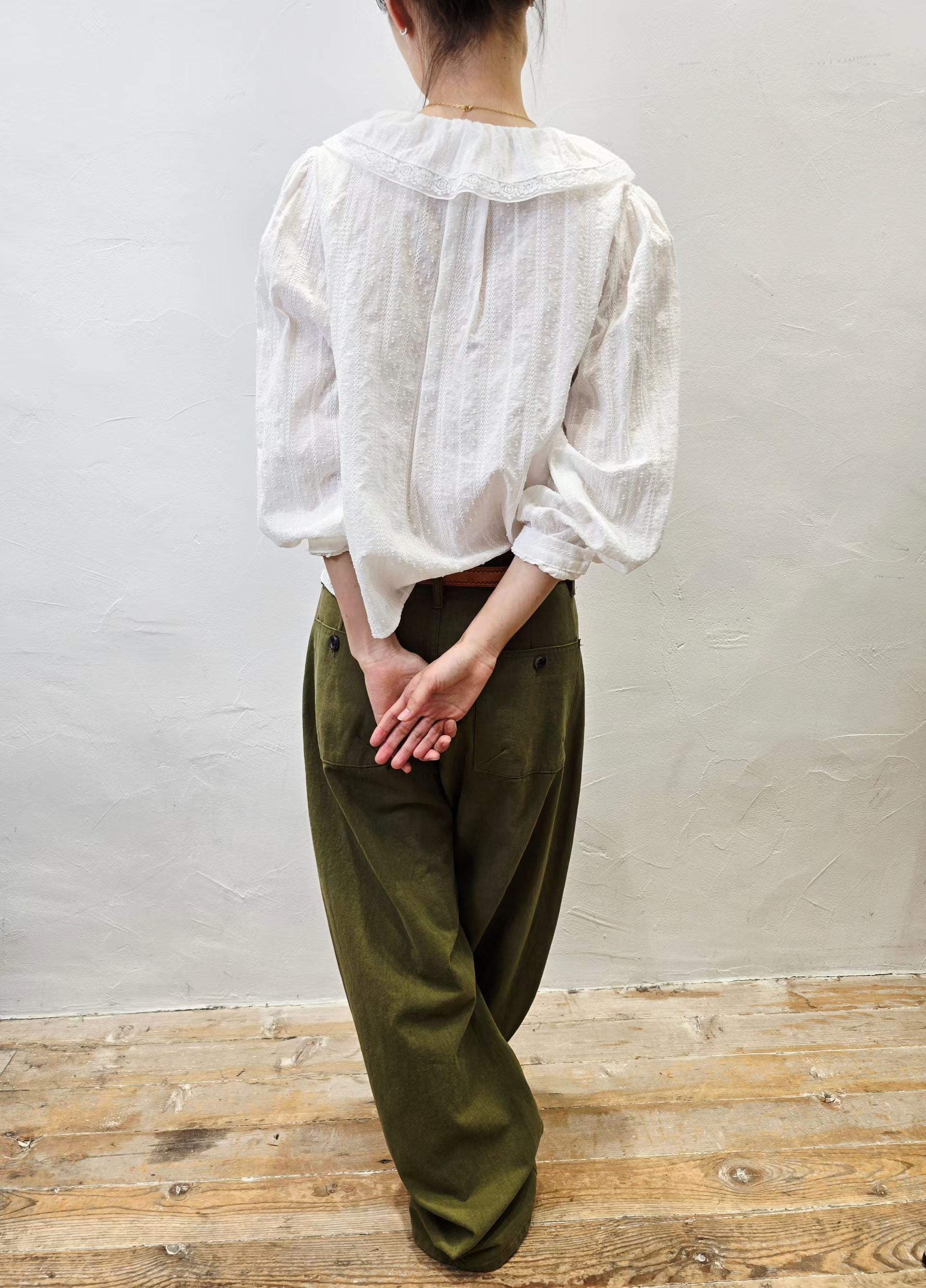 韓國直送Antique Romantic Dobby Dot Shirt