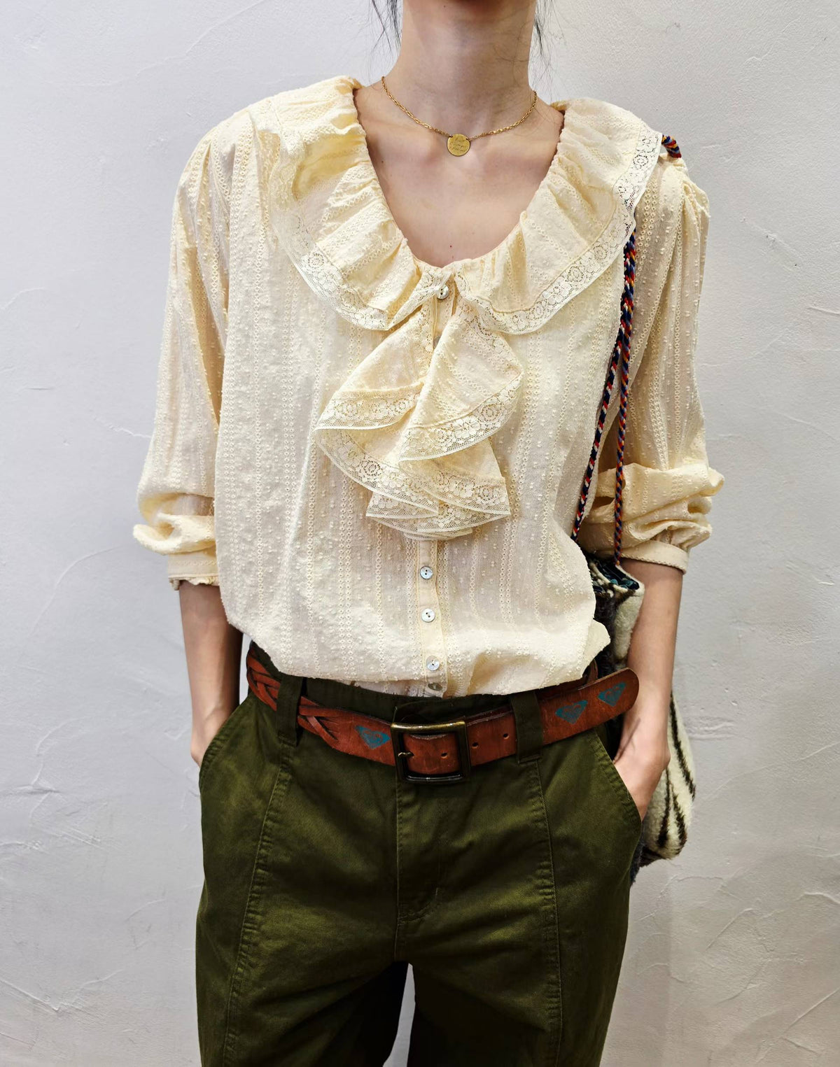 韓國直送Antique Romantic Dobby Dot Shirt
