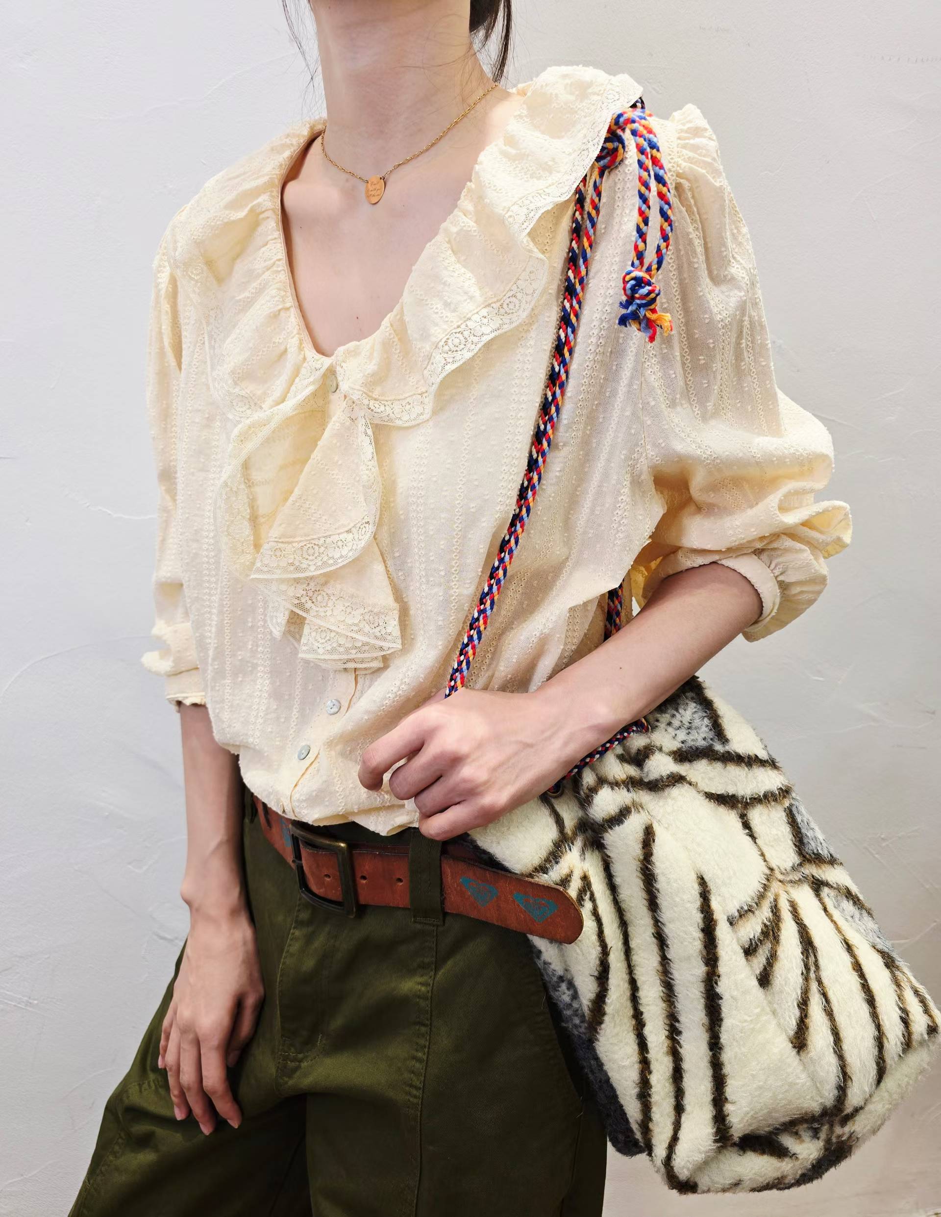 韓國直送Antique Romantic Dobby Dot Shirt