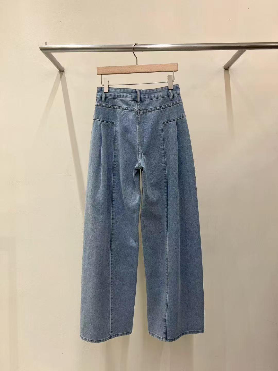 韓國直送High-Waisted Relaxed Jeans - HLY & CHOCCICO