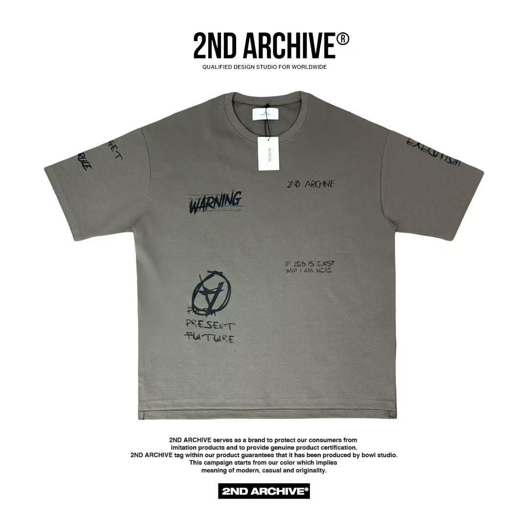 韓國直送🇰🇷 2ND ARCHIVE Achieve Print Tee - HLY & CHOCCICO