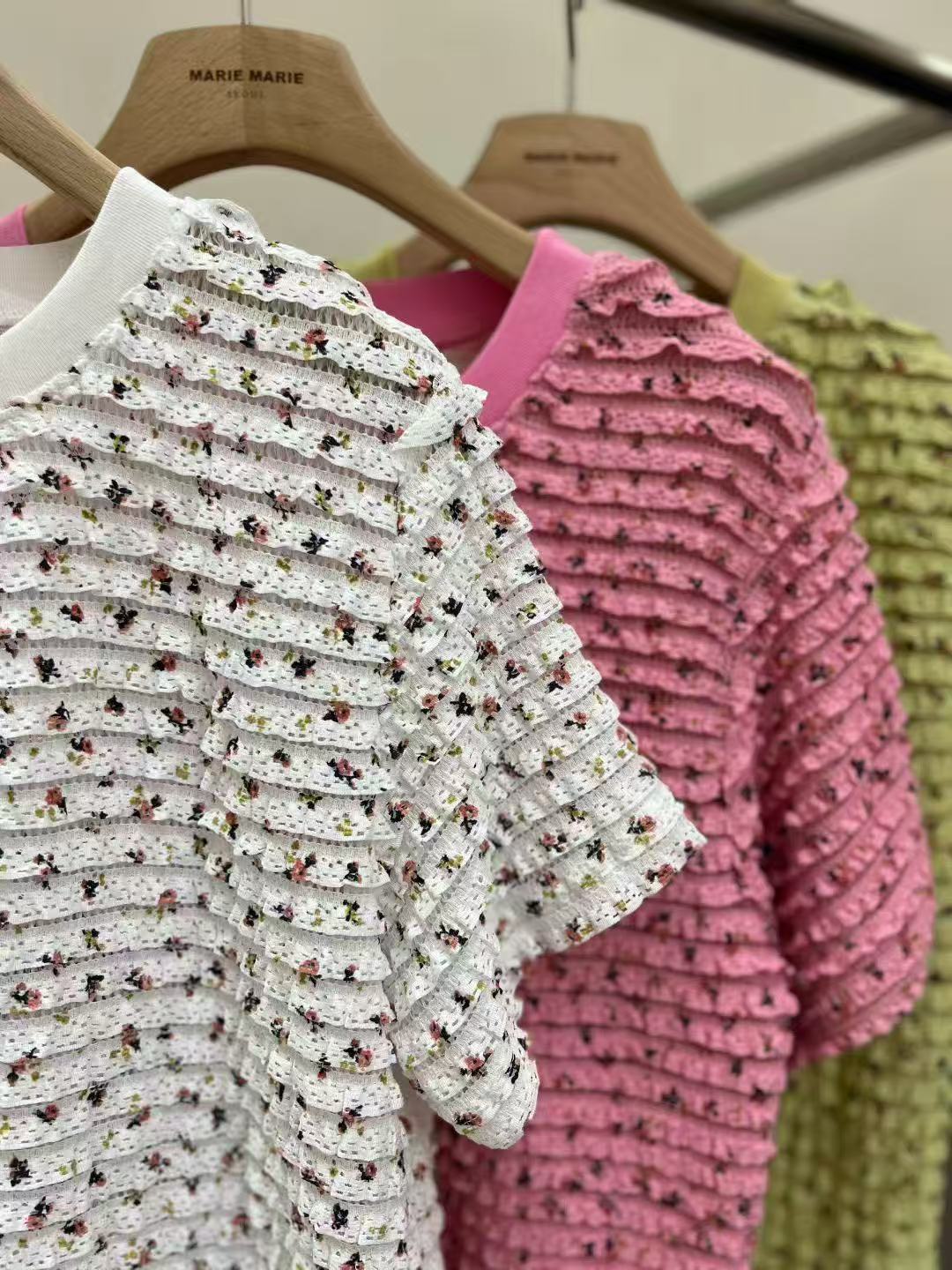 韓國直送Textured Lace Blossom Top