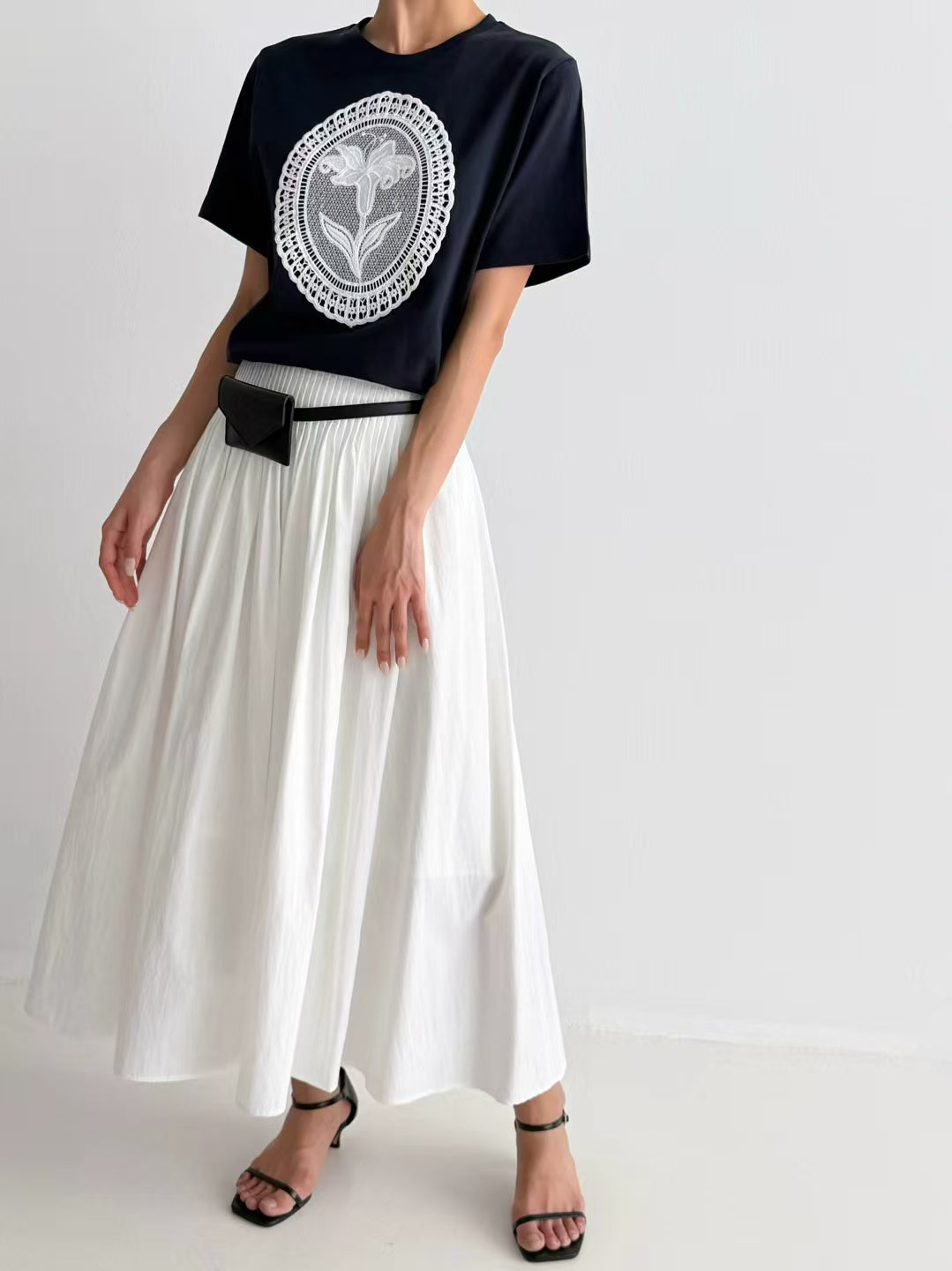 🇰🇷韓國直送🇰🇷 MARIE "ENHANCE" Collar Embroidery Tee