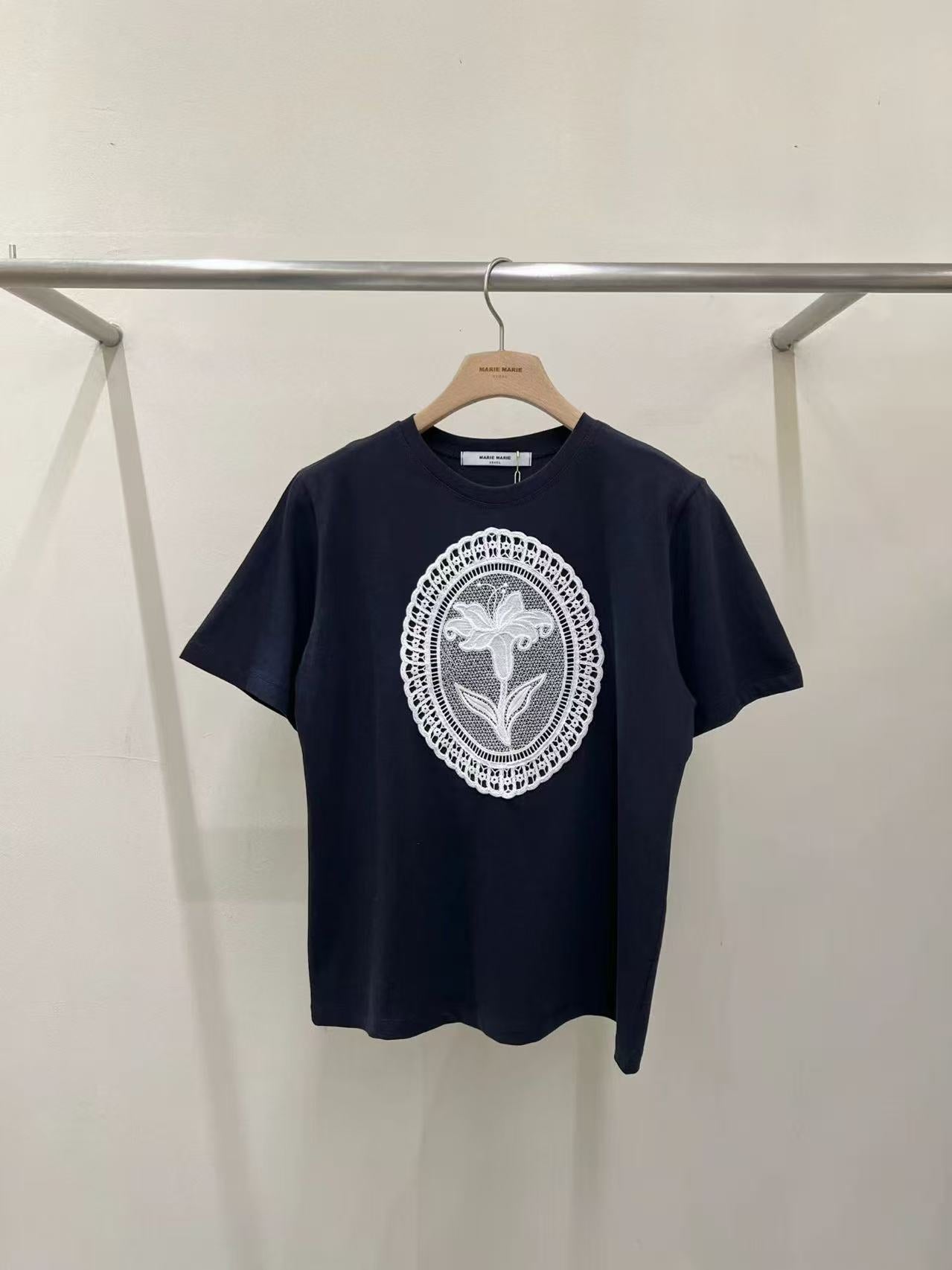 🇰🇷韓國直送🇰🇷 MARIE "ENHANCE" Collar Embroidery Tee