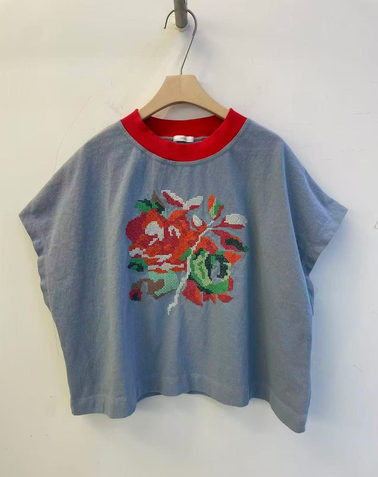 韓國直送Vintage Bloom Embroidered Tee