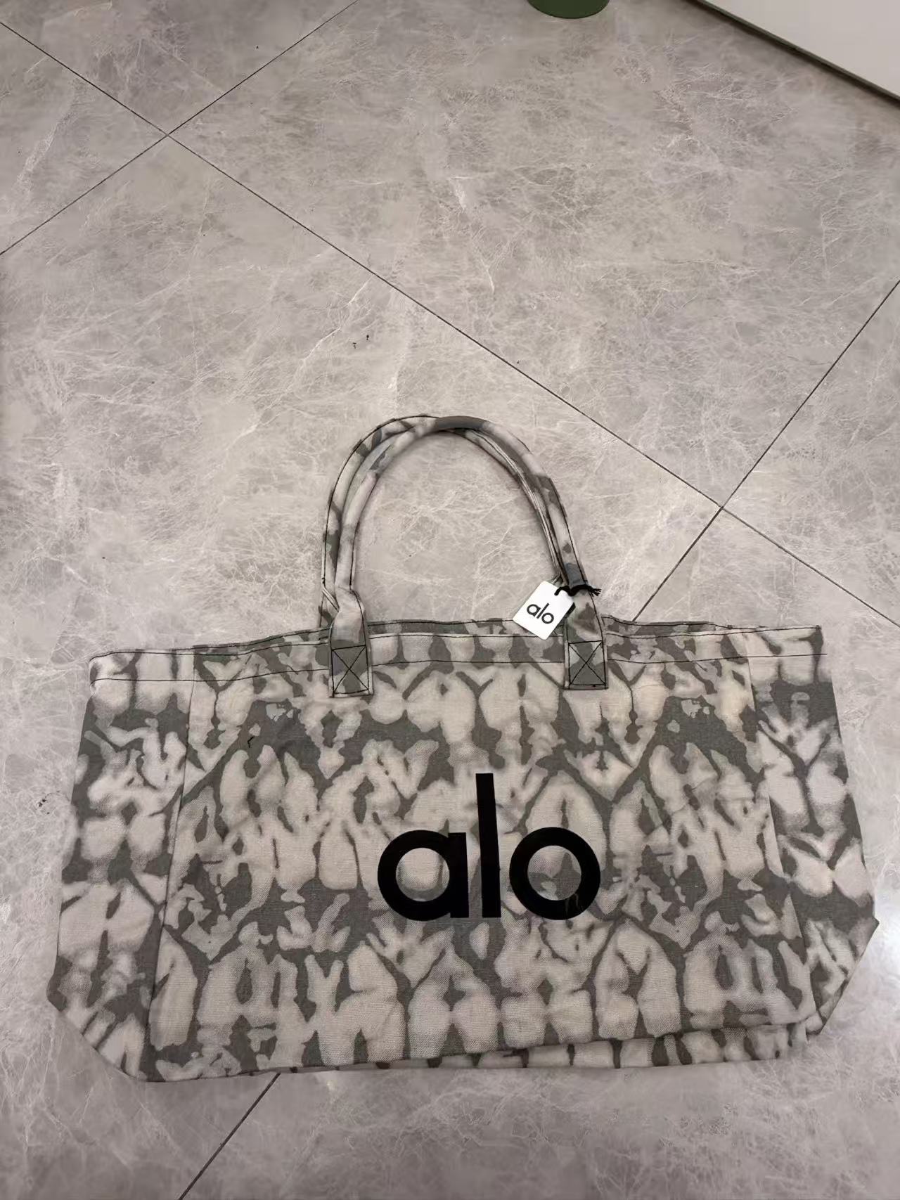 alo yoga Tote bag