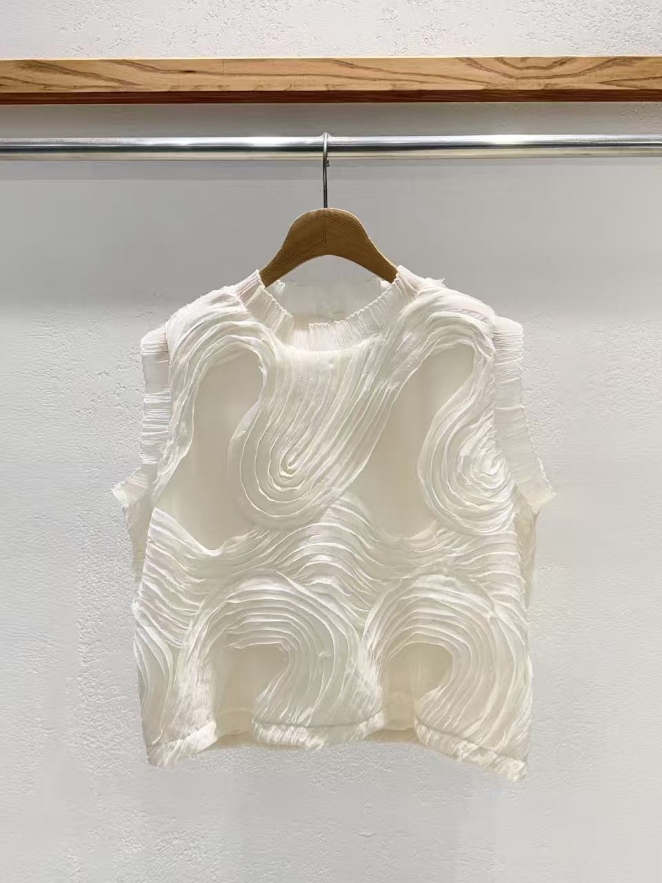 韓國直送Textured Wave Sheer Top