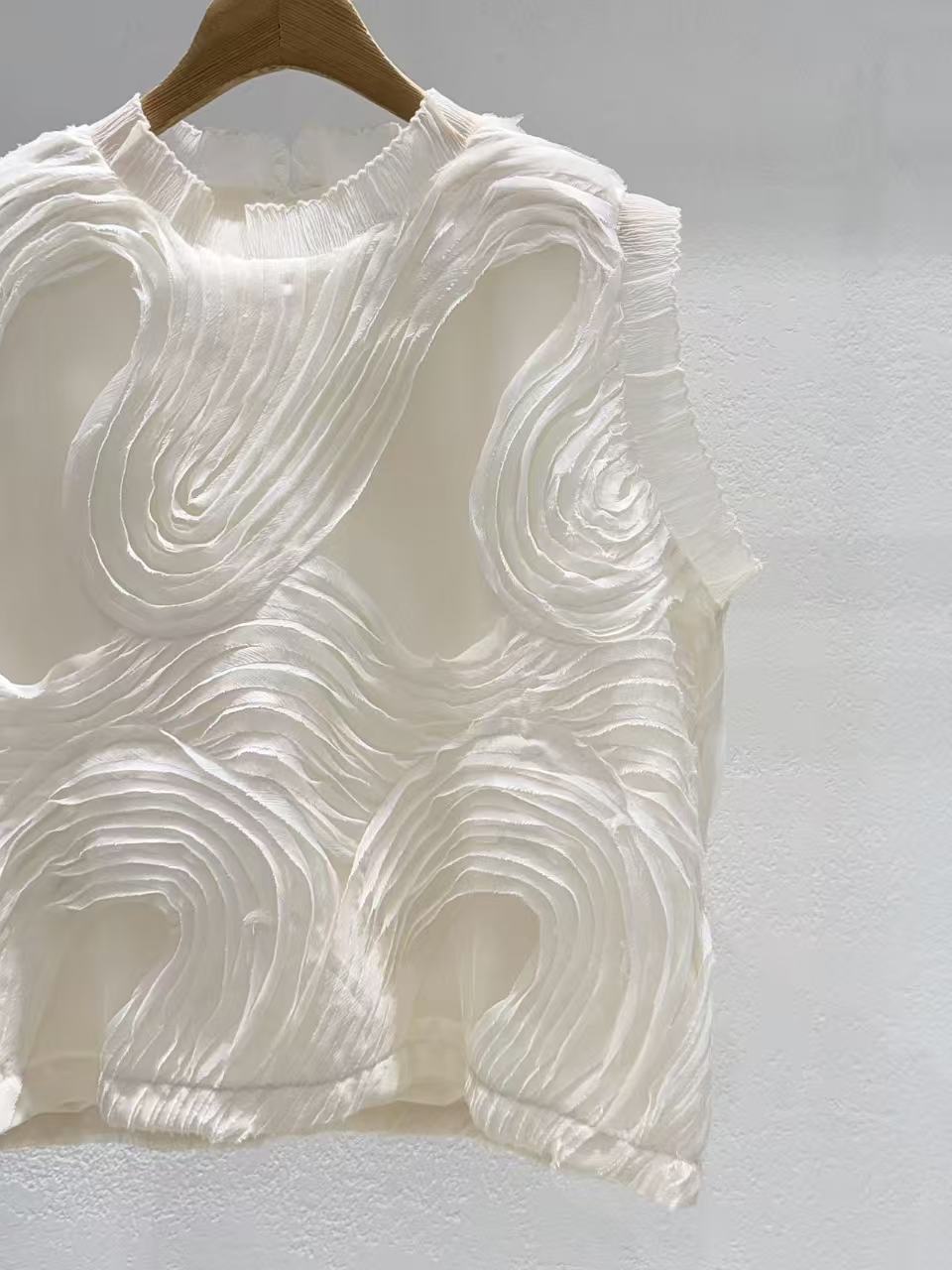 韓國直送Textured Wave Sheer Top