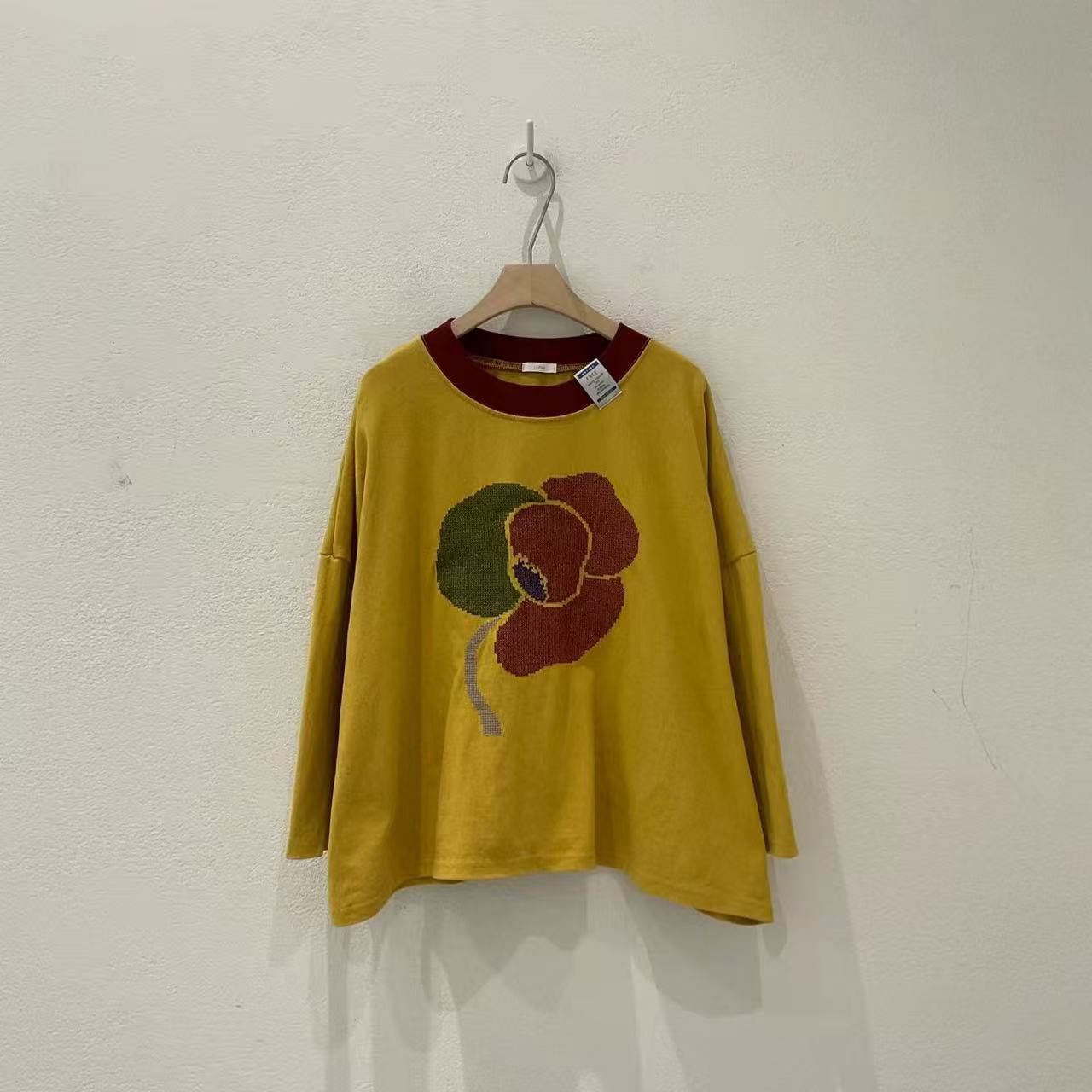 韓國直送Retro Floral Drop-Shoulder Tee