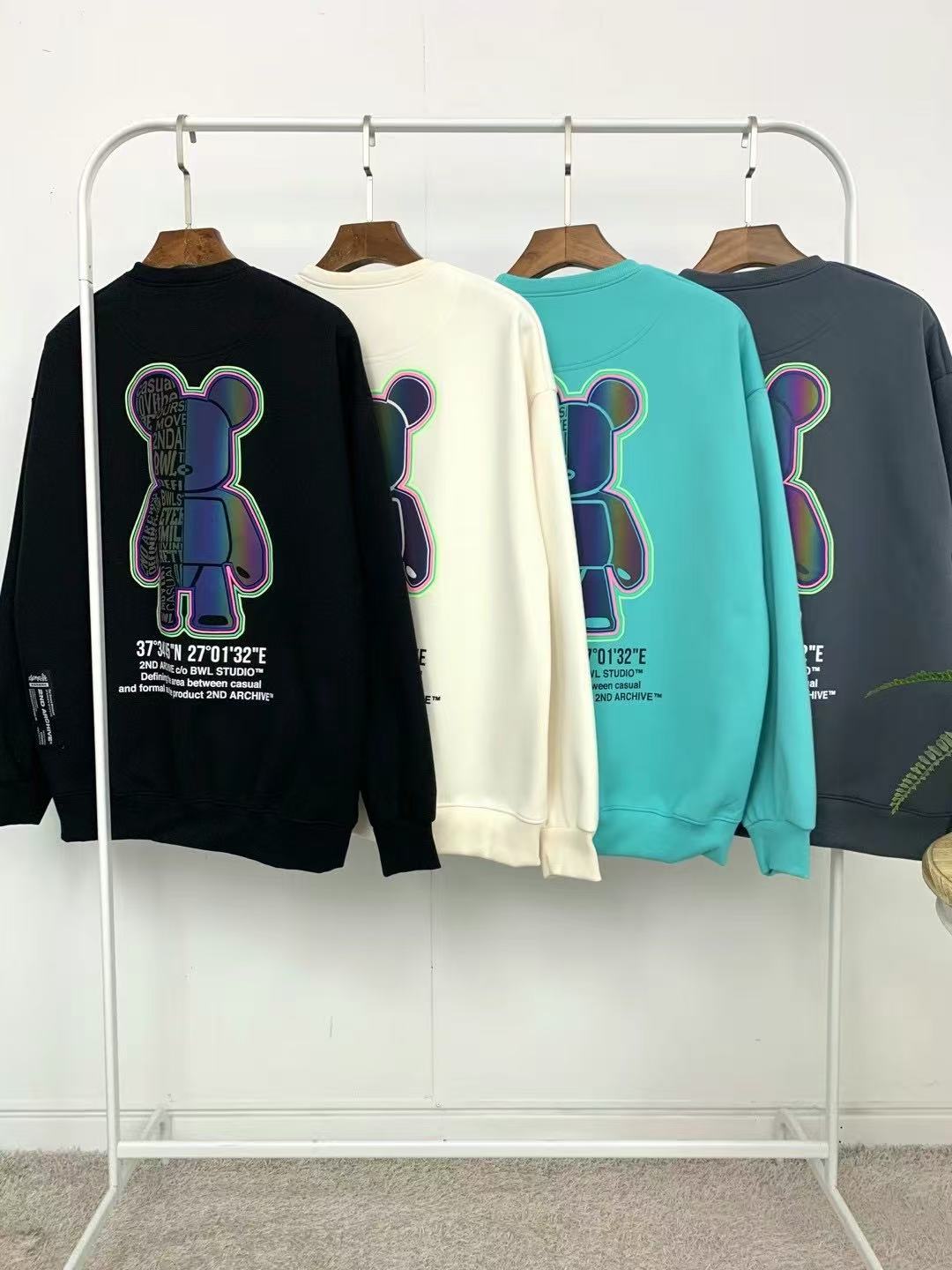 韓國直送🇰🇷 2ND ARCHIVE Aurora Half Bear Sweatshirt HLY & CHOCCICO