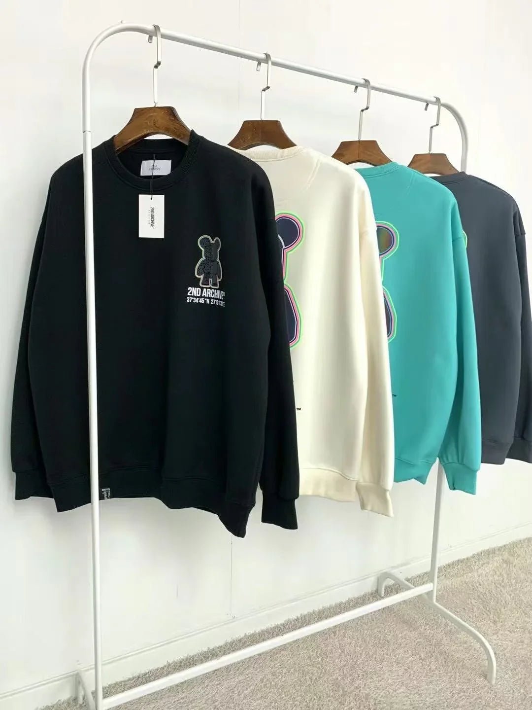 韓國直送🇰🇷 2ND ARCHIVE Aurora Half Bear Sweatshirt - HLY & CHOCCICO