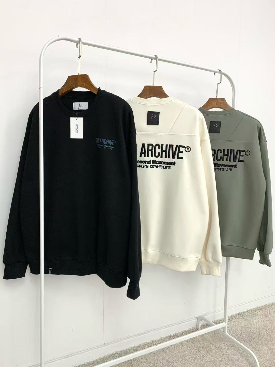 韓國直送🇰🇷 2ND ARCHIVE Logo Embroidered Sweatshirt HLY & CHOCCICO