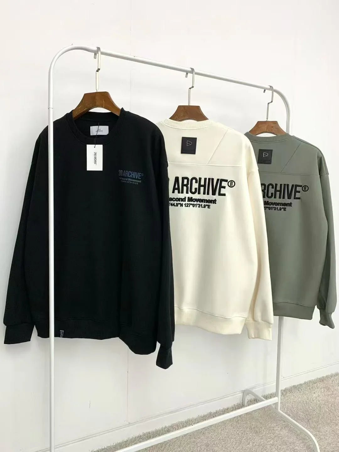 韓國直送🇰🇷 2ND ARCHIVE Logo Embroidered Sweatshirt - HLY & CHOCCICO