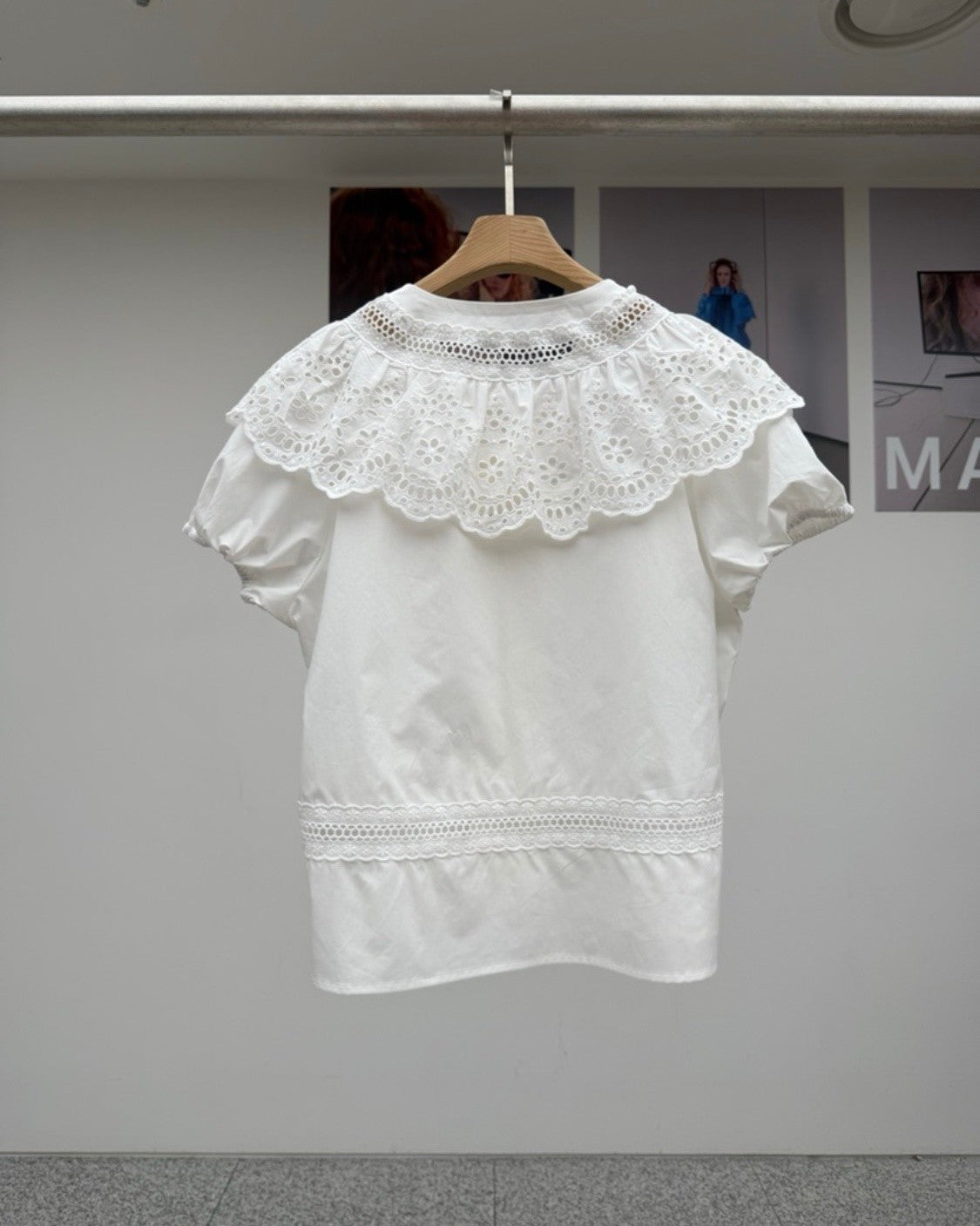 韓國直送Amélie French Lace Detailed Top