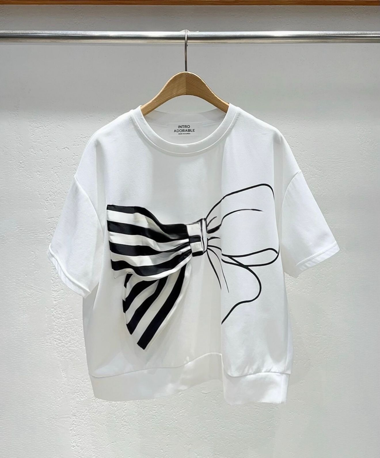 韓國直送The Monochrome Muse Bow Tee