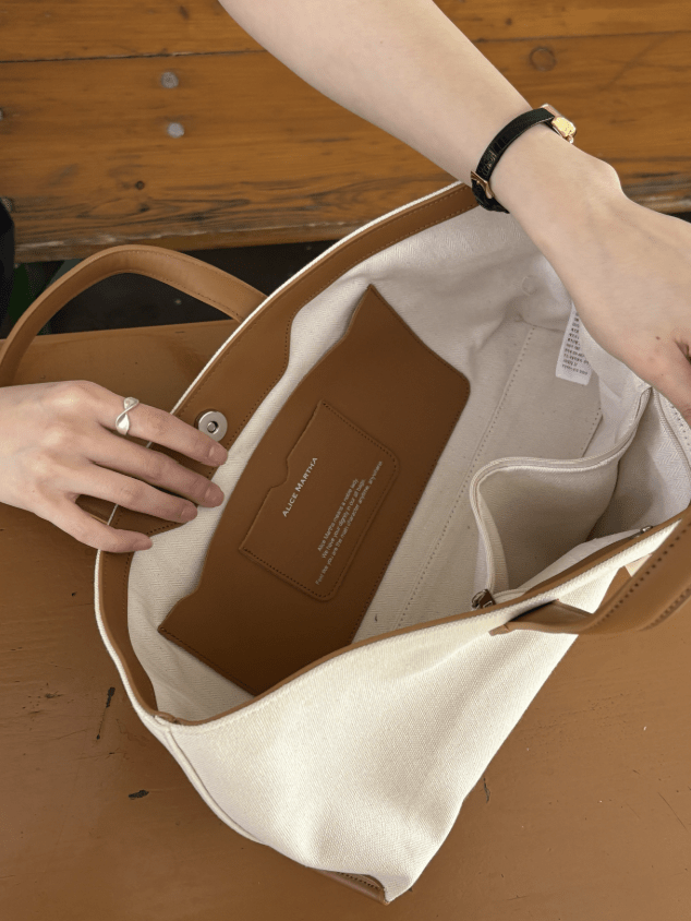 韓國直送Alice Martha Nuel Canvas bag HLY & CHOCCICO