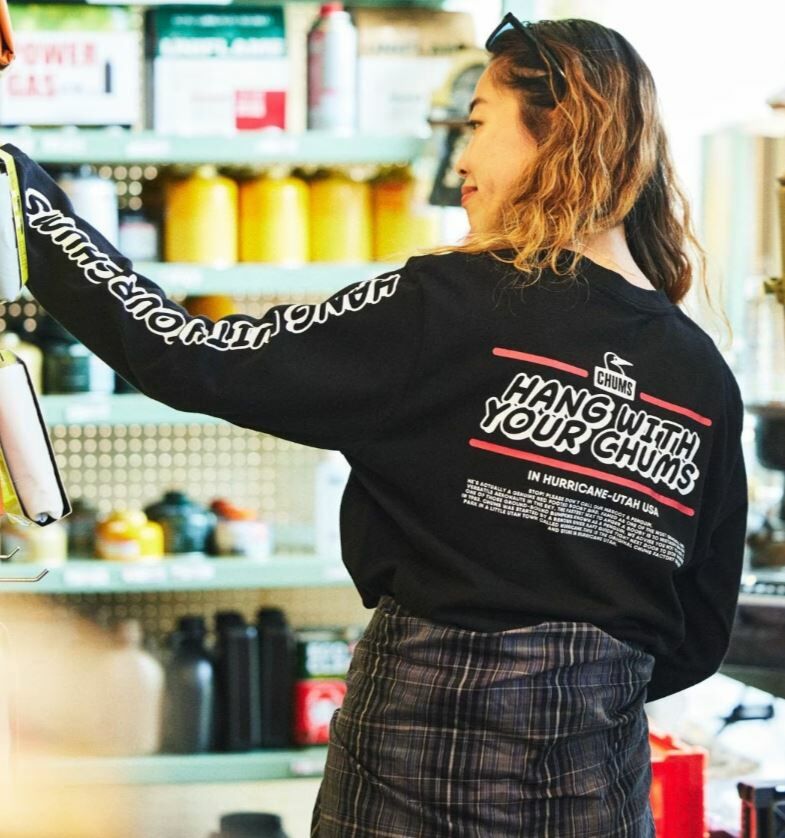 Chums Hang With Your long sleeve T-shirt - HLY & CHOCCICO