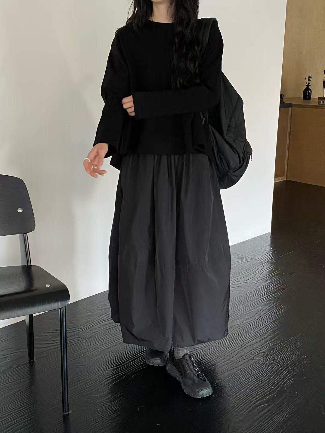 韓國直送Essential Layered Sweat/ Silk Flow Skirt - HLY & CHOCCICO