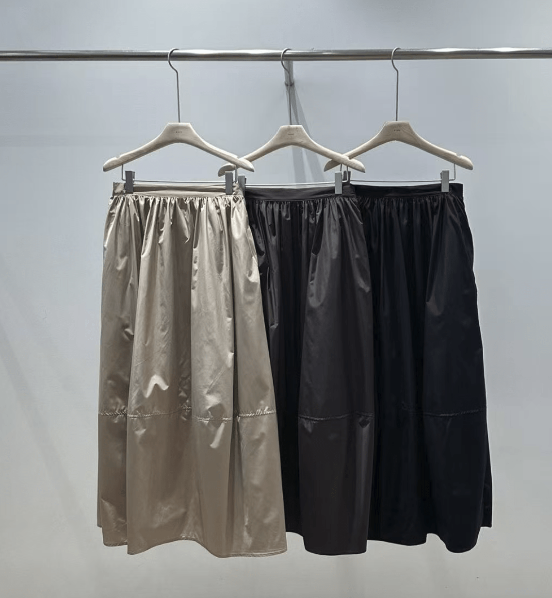 韓國直送Essential Layered Sweat/ Silk Flow Skirt - HLY & CHOCCICO
