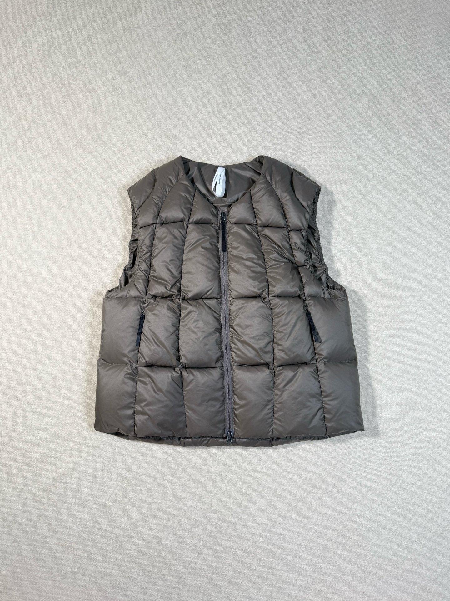 Goldwin O Three Dimensional Down Light Vest - HLY & CHOCCICO