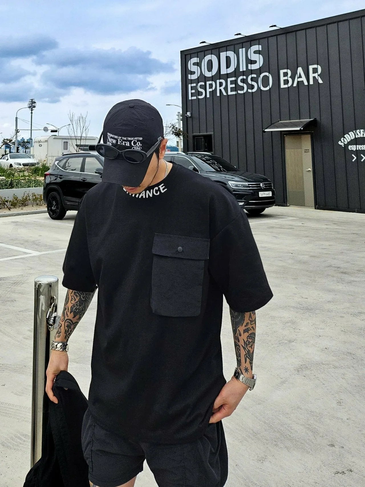 【一口價$295/件】🇰🇷韓國直送🇰🇷 PLUS 82 HIYA Line pocket Short Sleeve -2 Color - HLY & CHOCCICO