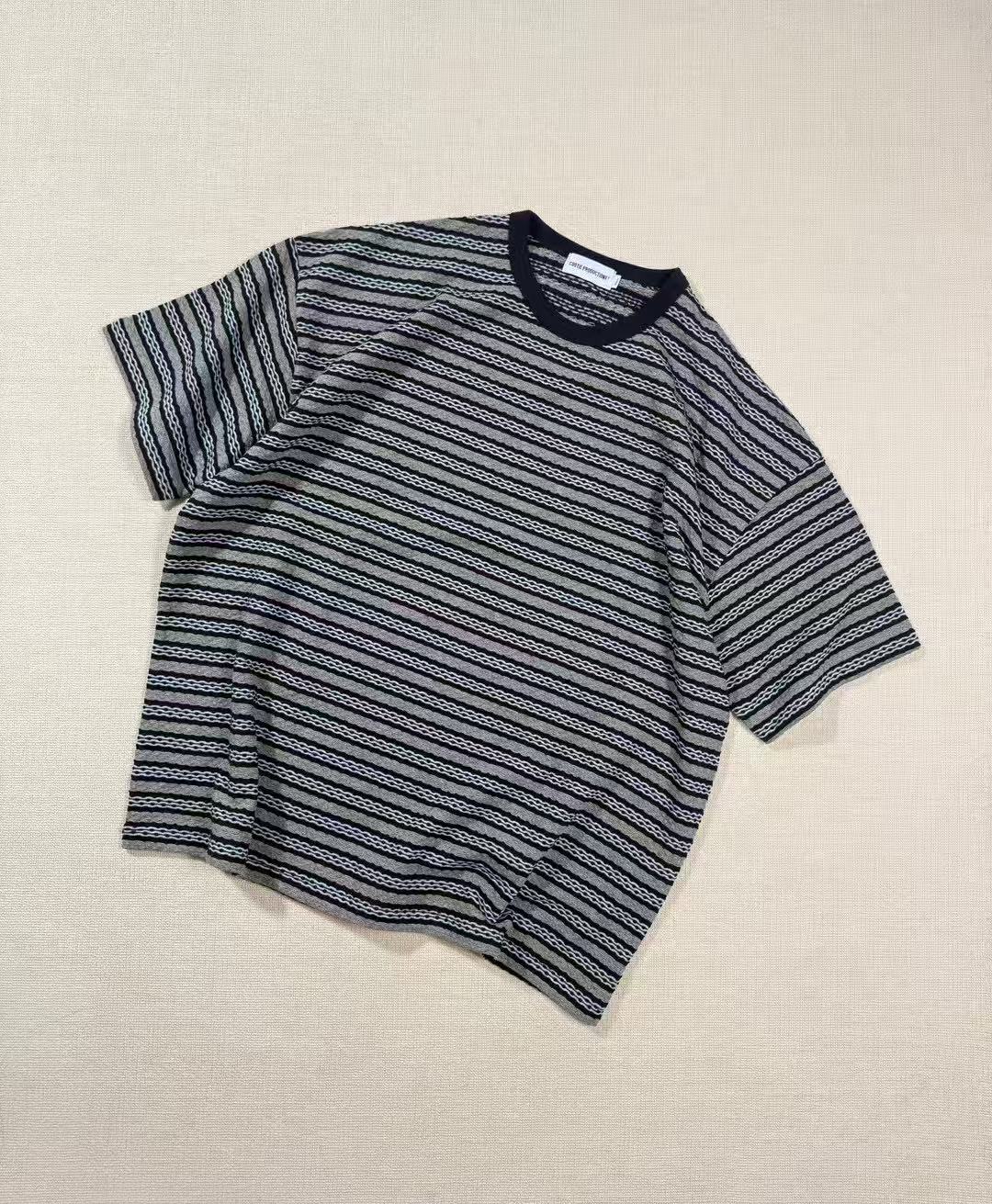 Jacquard Border Tee HLY & CHOCCICO