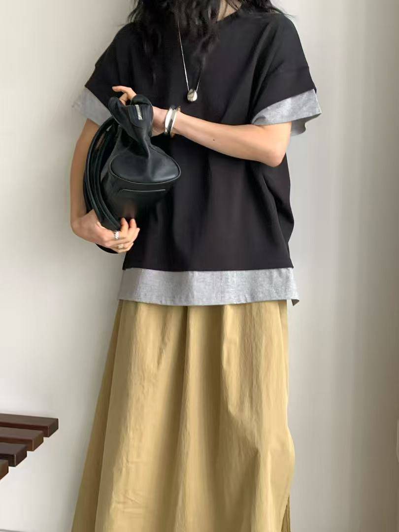 韓國直送Layered Contrast Tee /Flowy A - Line Skirt - HLY & CHOCCICO