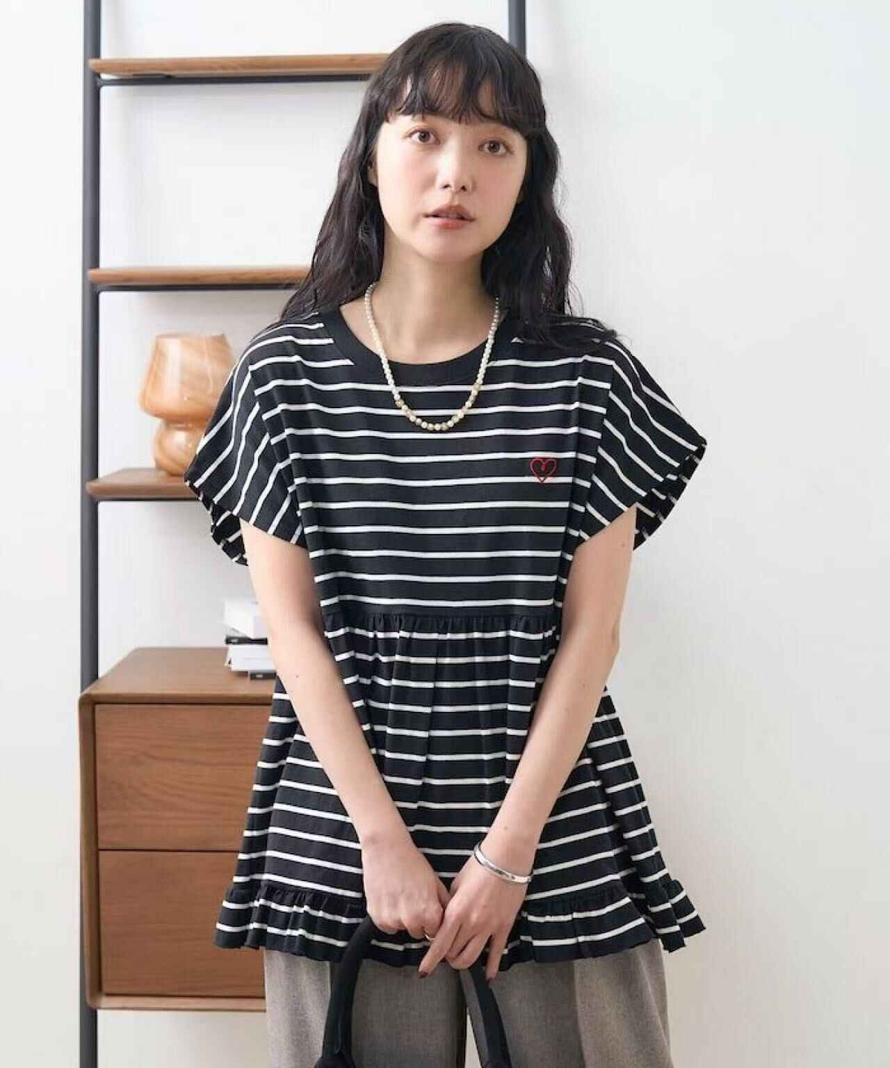 日本直送One-point heart embroidery switching T-shirt