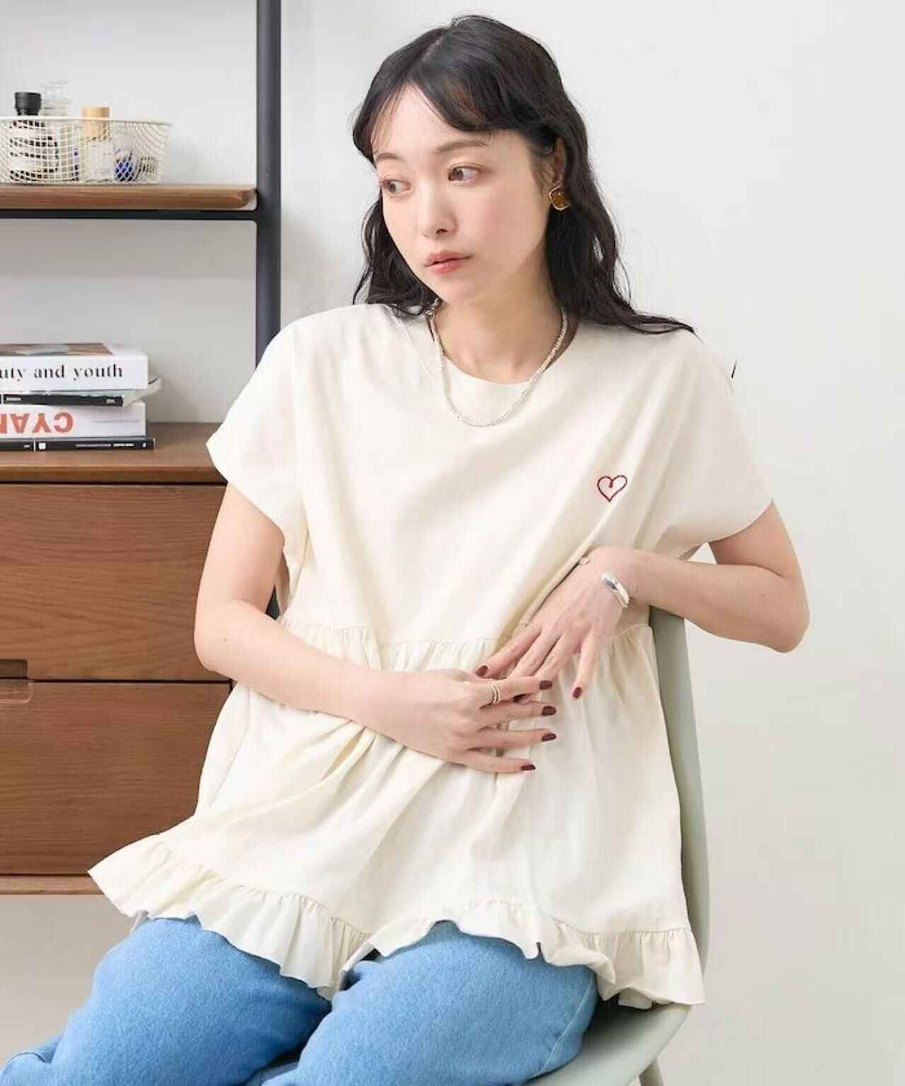 日本直送One-point heart embroidery switching T-shirt