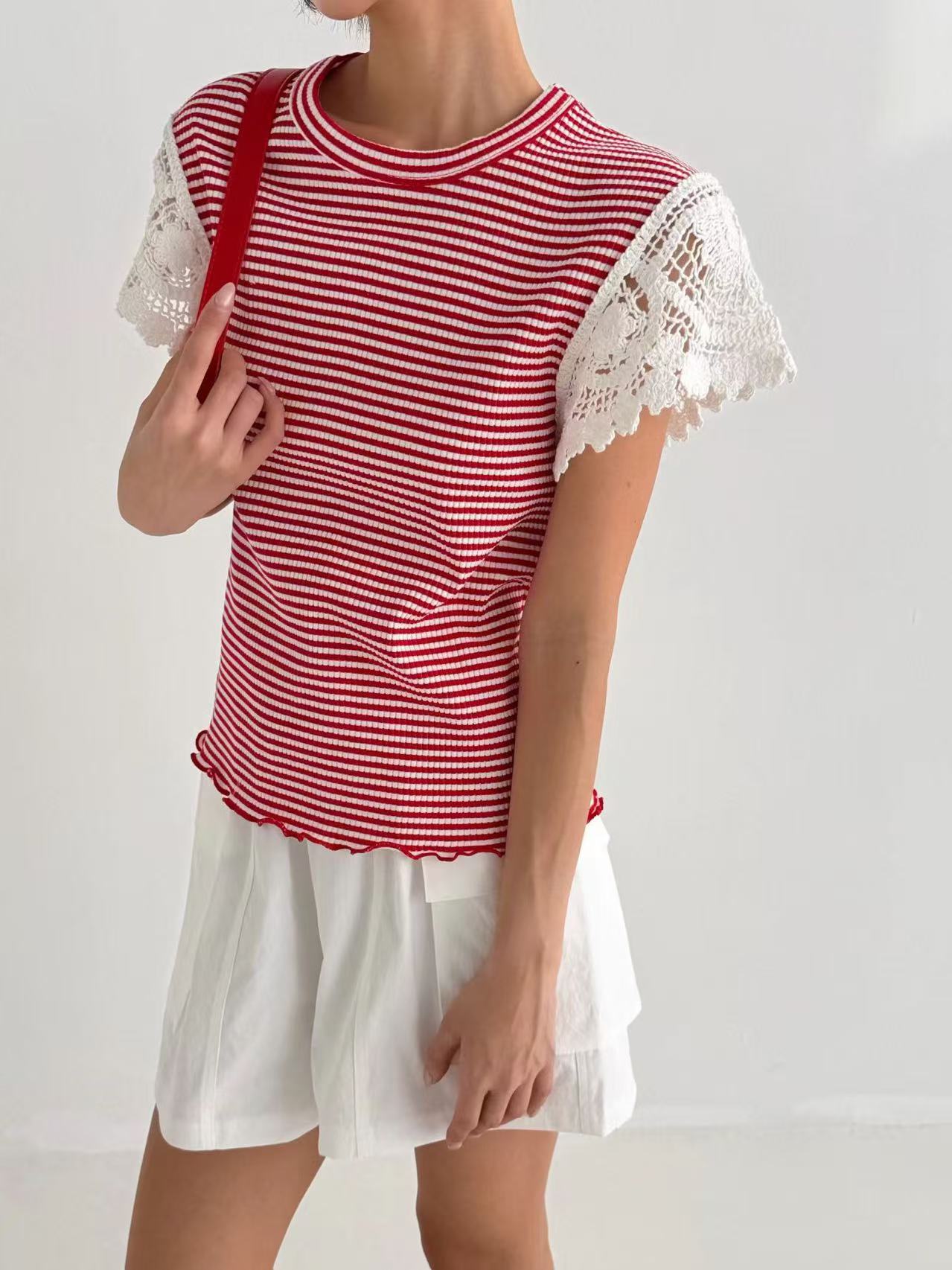 韓國直送Playful Striped Lace T-Shirt - HLY & CHOCCICO