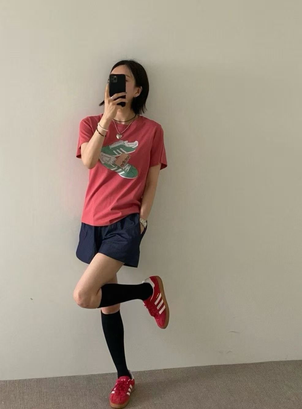 韓國直送Sneaker Love Graphic Tee - HLY & CHOCCICO
