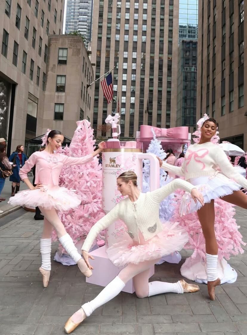 Stanley X LoveShack Fancy HOLIDAY Limited Edition Rosa Beaux Quencher 40oz - HLY & CHOCCICO