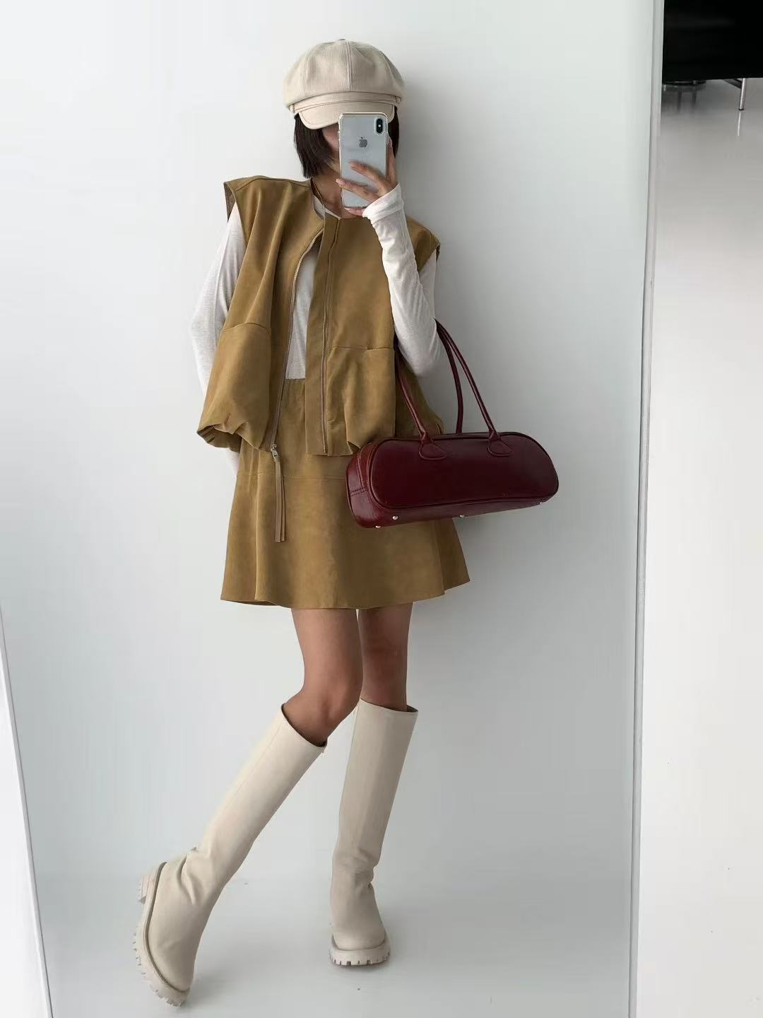 韓國直送Suede Zip-Up Vest / A-Line Suede Skirt - HLY & CHOCCICO