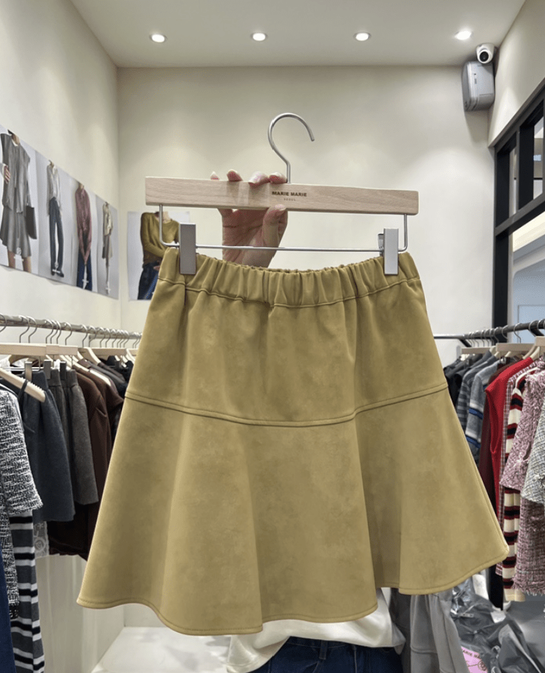 韓國直送Suede Zip-Up Vest / A-Line Suede Skirt - HLY & CHOCCICO