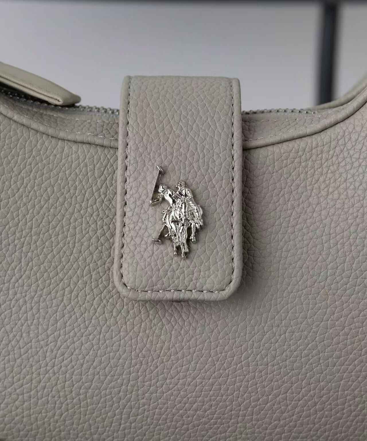 日本直送🌟U.S. POLO ASSN.Half Moon Shoulder Bag 🌟