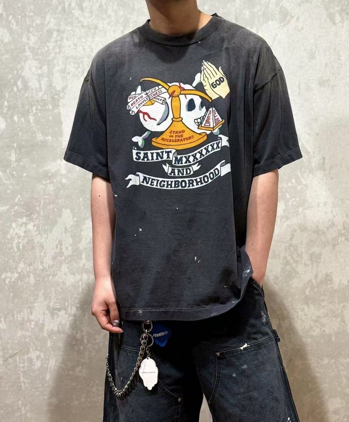 Neighborhod Sthd Pray Tee - HLY & CHOCCICO