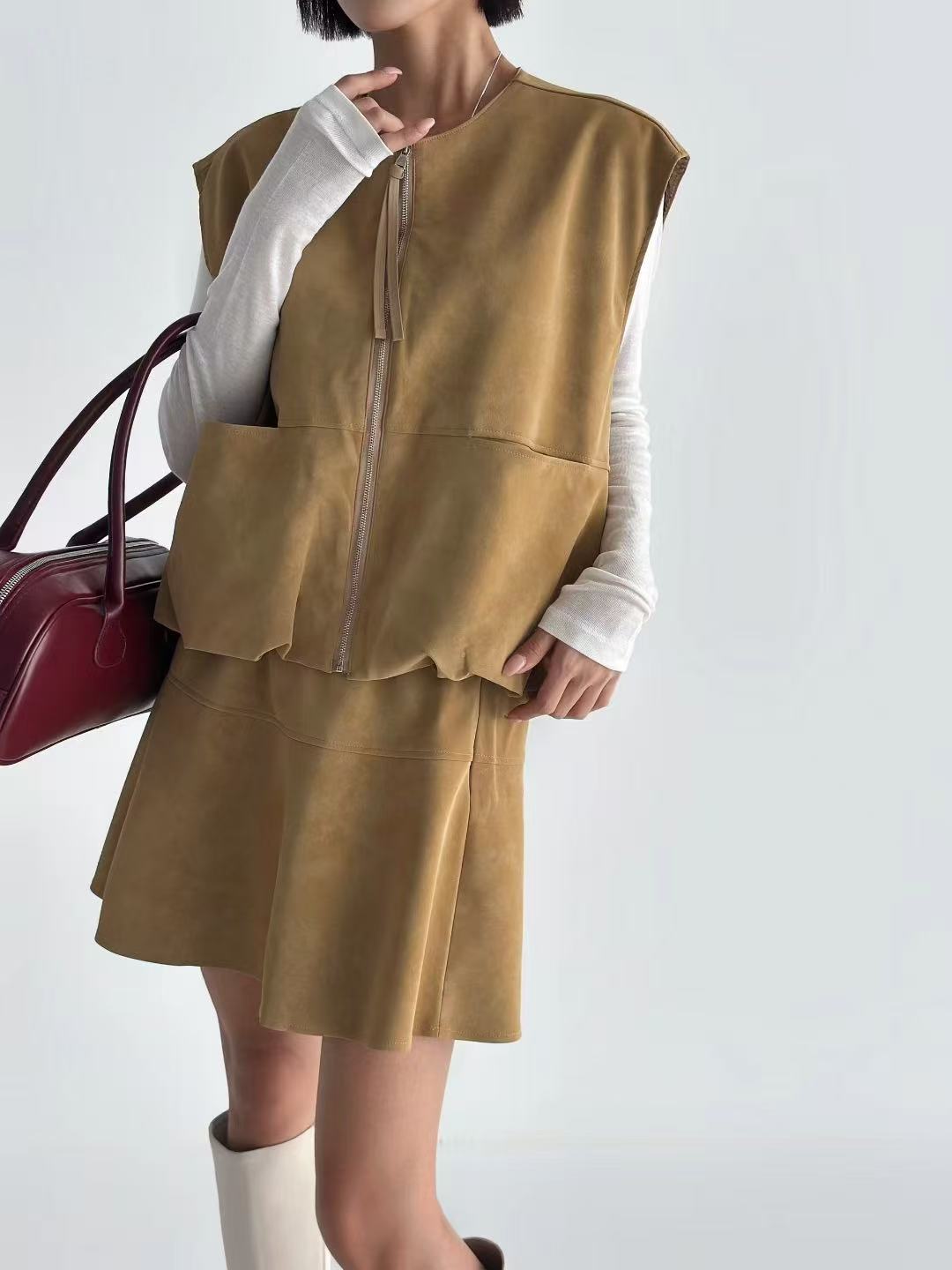韓國直送Suede Zip-Up Vest ／ A-Line Suede Skirt