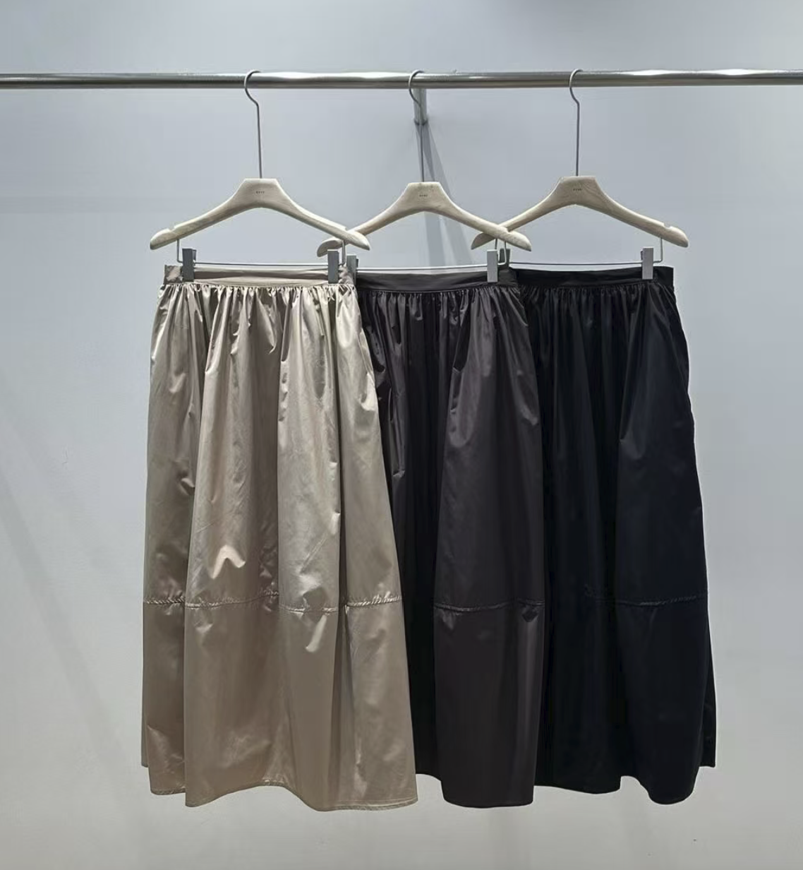 韓國直送Essential Layered Sweat／ Silk Flow Skirt
