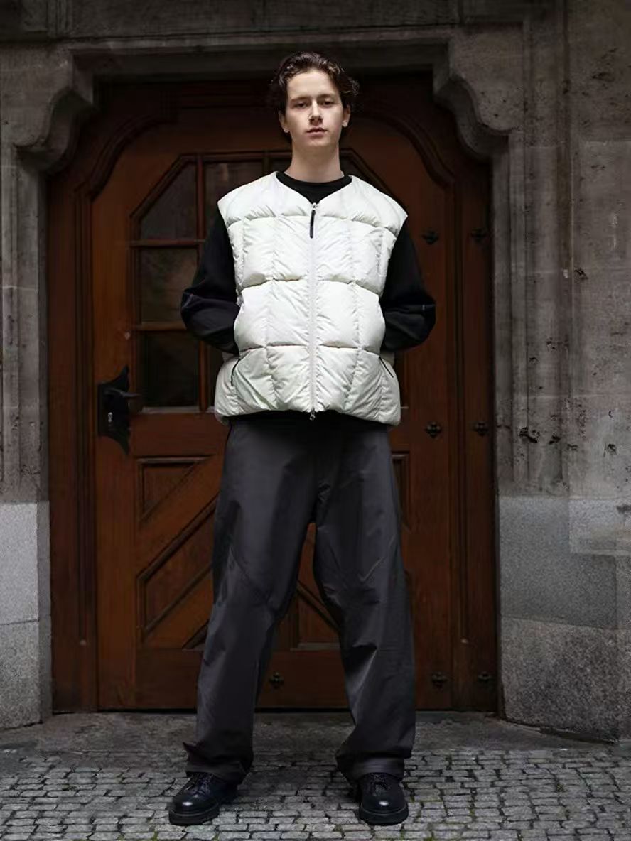 Goldwin O Three Dimensional Down Light  Vest - HLY &amp; CHOCCICO