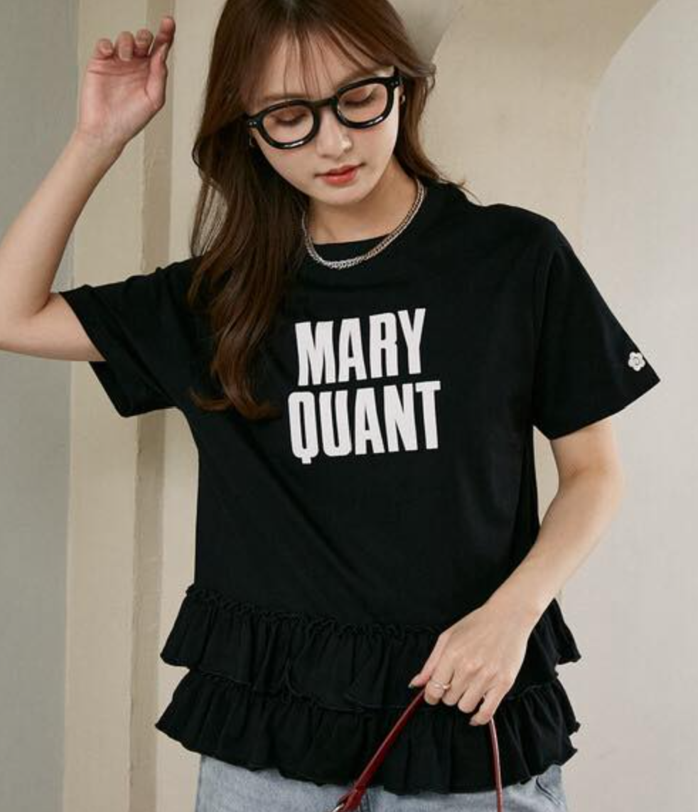 日本直送 (限量版) MARY QUANT × PULUX Hem Tiered Switching Logo Tee