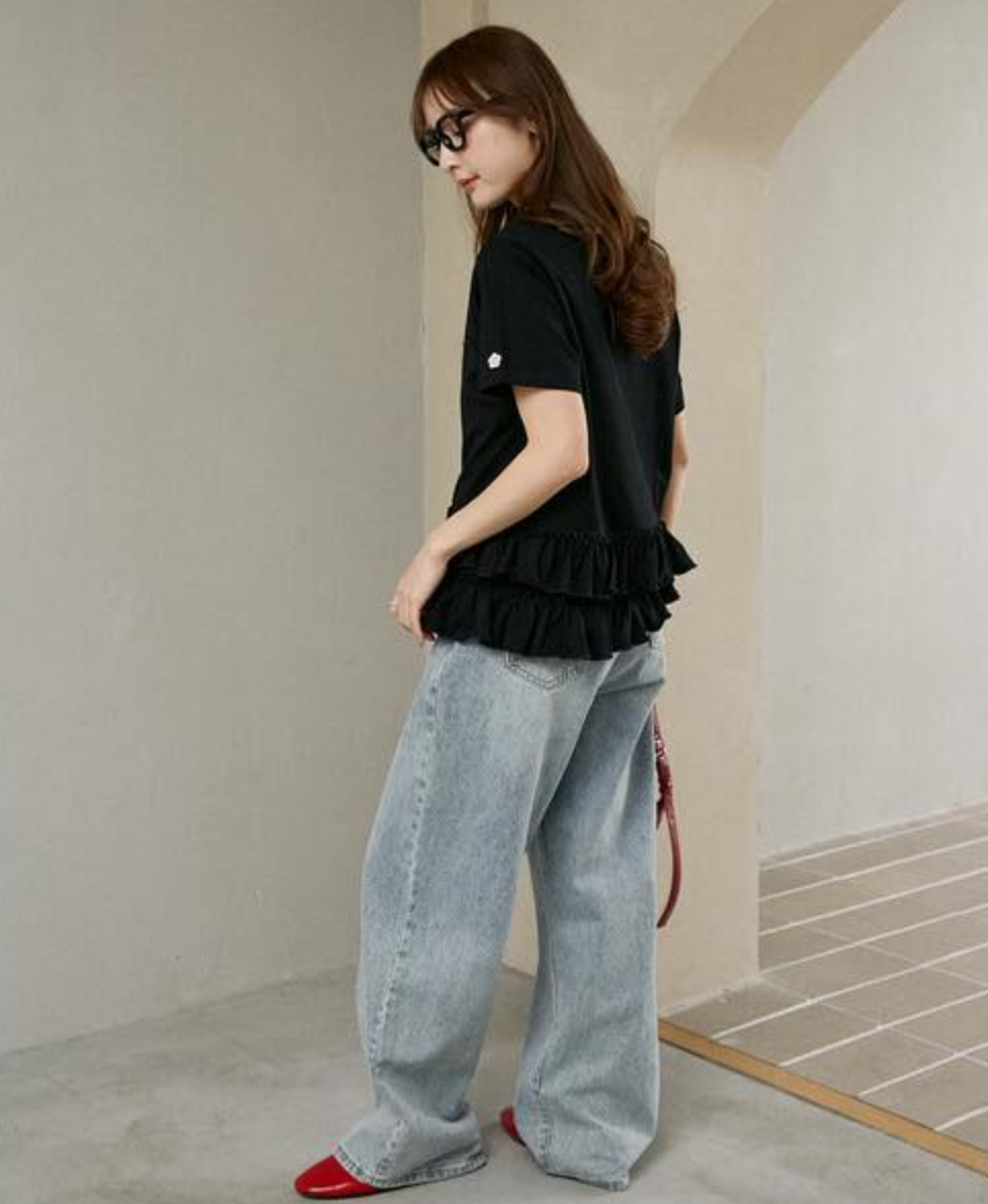 日本直送 (限量版) MARY QUANT × PULUX Hem Tiered Switching Logo Tee